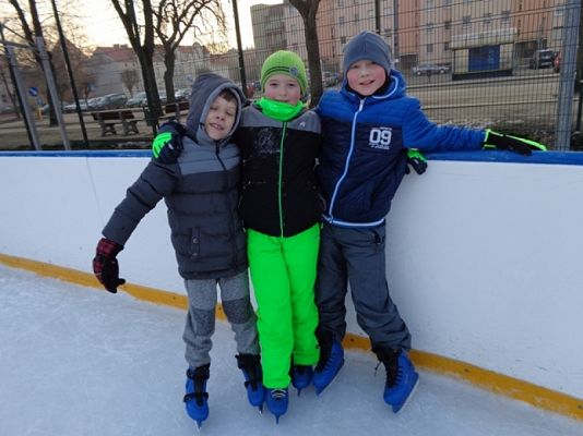  Grafika #10: DOSKONALIMY JAZDĘ NA ŁYŻWACH grafika