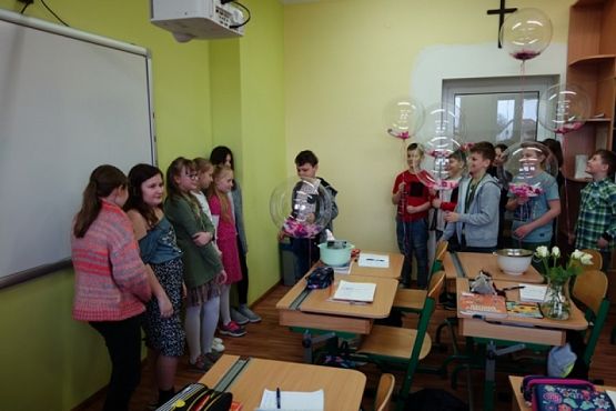  Grafika #0: DZIEŃ KOBIET w klasie IV b grafika