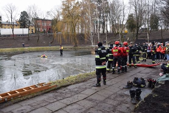  Grafika #2: BEZPIECZNE FERIE grafika