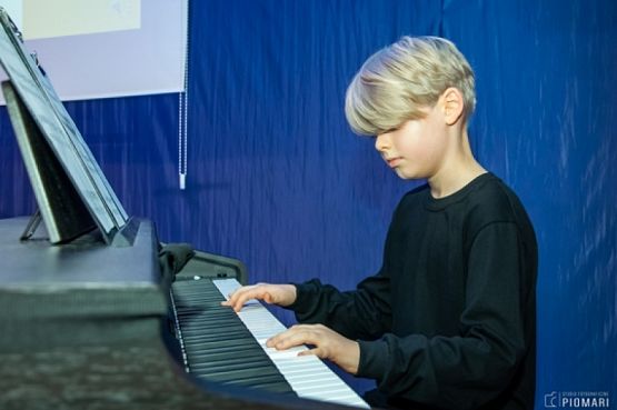  Grafika #77: START UP 2019 grafika