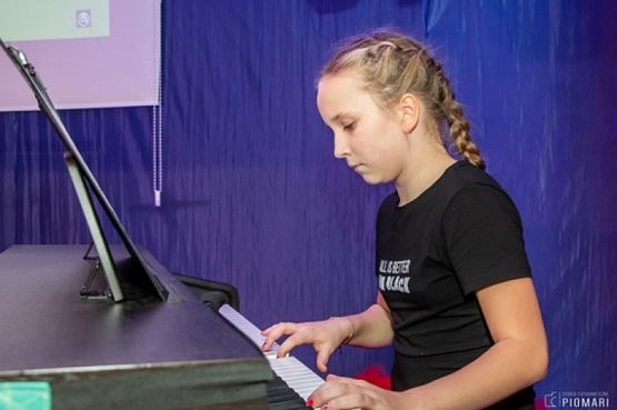  Grafika #83: START UP 2019 grafika