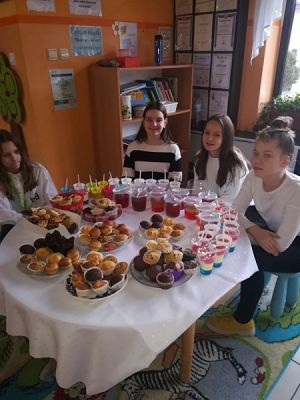  Grafika #4: Podsumowanie Kiermaszu Szkolnego grafika