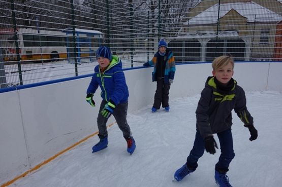  Grafika #3: WF ZIMĄ NA LODOWISKU grafika