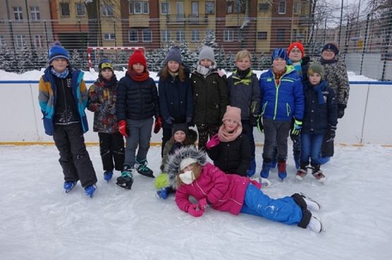  Grafika #7: WF ZIMĄ NA LODOWISKU grafika