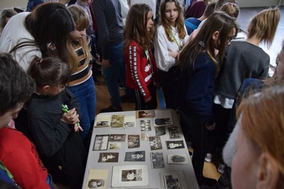  Grafika #9: Międzynarodowy Dzień Pamięci o Ofiarach Holokaustu grafika