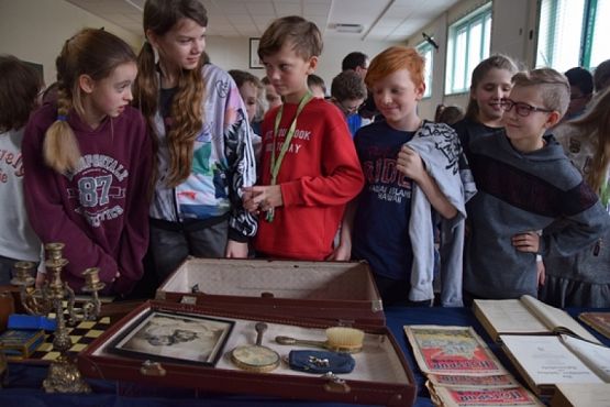  Grafika #11: Międzynarodowy Dzień Pamięci o Ofiarach Holokaustu grafika