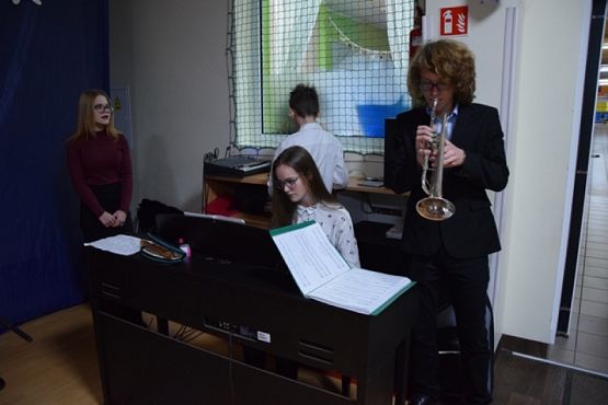  Grafika #3: WIGILIE KLASOWE I WSPÓLNE KOLĘDOWANIE - fotorelacja grafika