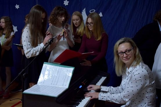  Grafika #8: WIGILIE KLASOWE I WSPÓLNE KOLĘDOWANIE - fotorelacja grafika