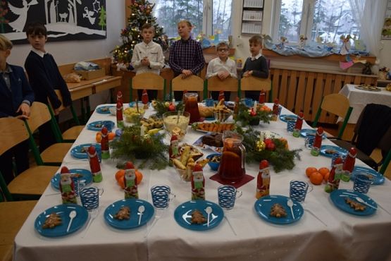  Grafika #14: WIGILIE KLASOWE I WSPÓLNE KOLĘDOWANIE - fotorelacja grafika