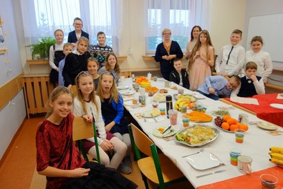  Grafika #17: WIGILIE KLASOWE I WSPÓLNE KOLĘDOWANIE - fotorelacja grafika