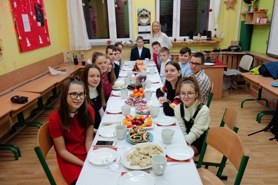  Grafika #19: WIGILIE KLASOWE I WSPÓLNE KOLĘDOWANIE - fotorelacja grafika