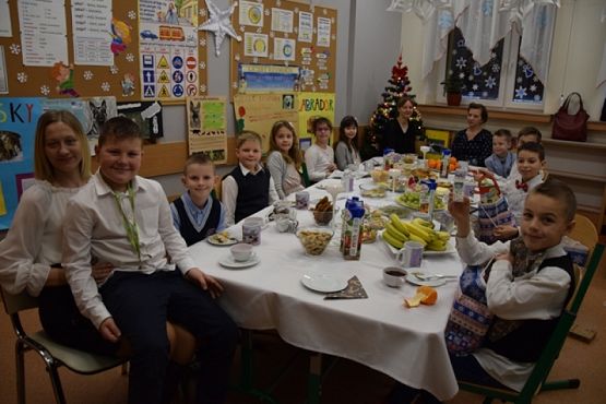  Grafika #20: WIGILIE KLASOWE I WSPÓLNE KOLĘDOWANIE - fotorelacja grafika