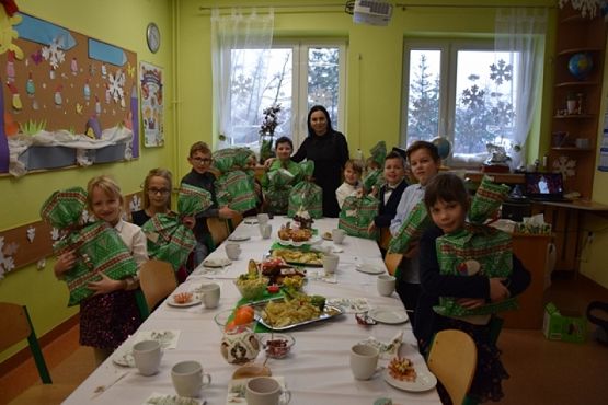  Grafika #22: WIGILIE KLASOWE I WSPÓLNE KOLĘDOWANIE - fotorelacja grafika