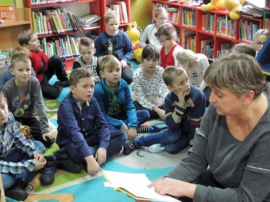  Grafika #0: Drugoklasiści z wizytą w bibliotece grafika