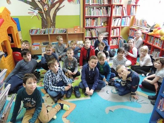  Grafika #1: Drugoklasiści z wizytą w bibliotece grafika