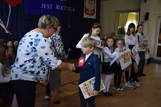  Grafika #13: 100 lecie odzyskania przez Polskę niepodległości . grafika