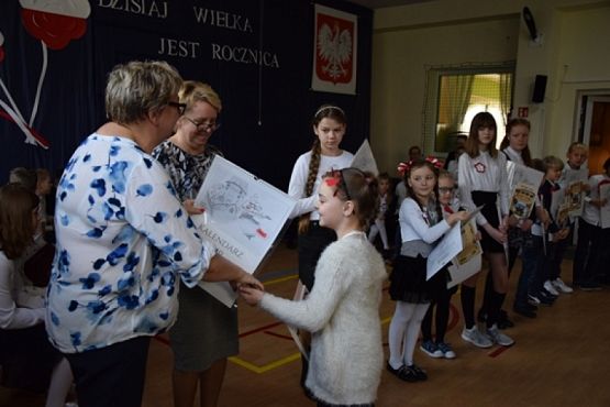  Grafika #15: 100 lecie odzyskania przez Polskę niepodległości . grafika