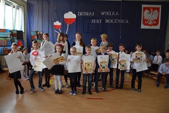  Grafika #16: 100 lecie odzyskania przez Polskę niepodległości . grafika