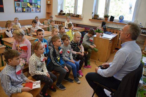  Grafika #1: ,,SPOTKANIA Z HISTORIĄ grafika