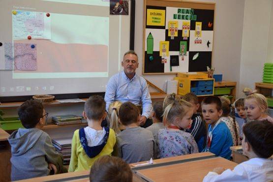  Grafika #3: ,,SPOTKANIA Z HISTORIĄ grafika