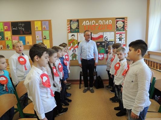  Grafika #5: ,,SPOTKANIA Z HISTORIĄ grafika