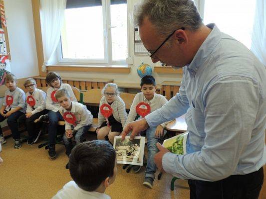  Grafika #6: ,,SPOTKANIA Z HISTORIĄ grafika