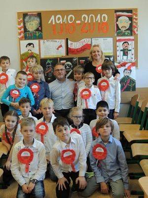  Grafika #8: ,,SPOTKANIA Z HISTORIĄ grafika