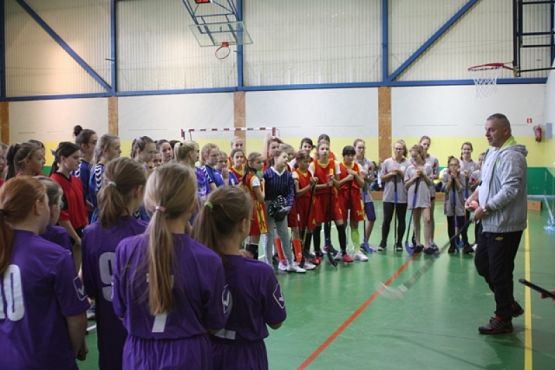  Grafika #1: Zawody Unihokeja dziewcząt i chłopców grafika