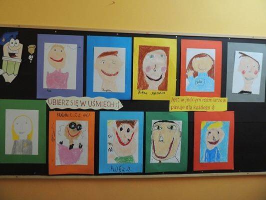  Grafika #5: UBIERZ SIĘ W UŚMIECH! JEST W JEDNYM ROZMIARZE A PASUJE DO KAŻDEGO! grafika