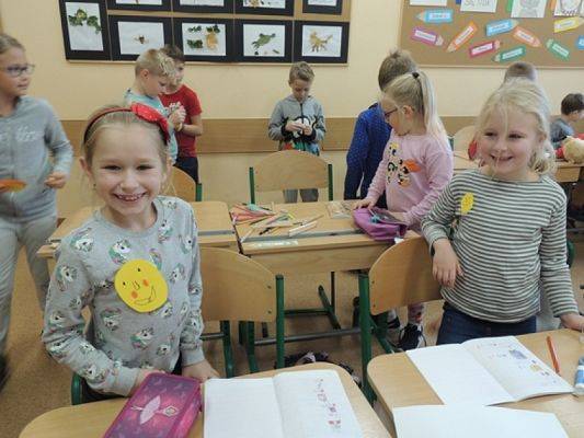  Grafika #10: UBIERZ SIĘ W UŚMIECH! JEST W JEDNYM ROZMIARZE A PASUJE DO KAŻDEGO! grafika