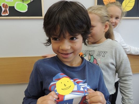  Grafika #15: UBIERZ SIĘ W UŚMIECH! JEST W JEDNYM ROZMIARZE A PASUJE DO KAŻDEGO! grafika