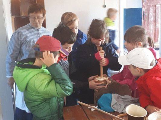  Grafika #0: Codzienne zajęcia Słowińców – wycieczka klas drugich do Kluk grafika