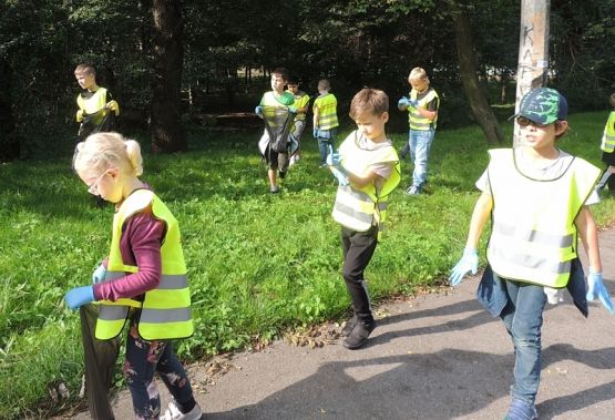  Grafika #1: Sprzątanie Świata grafika