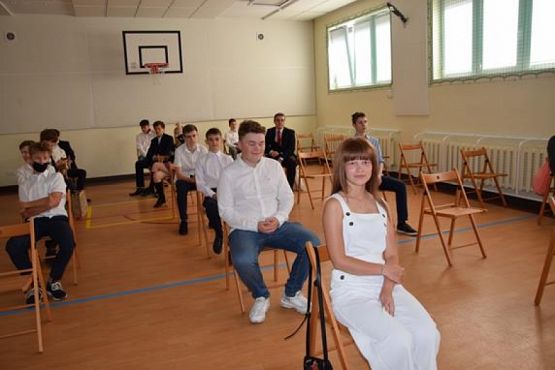  Grafika #3: Zakończenie roku szkolnego 2019/2020 oraz pożegnanie absolwentów grafika