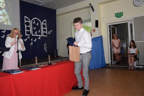  Grafika #29: Zakończenie roku szkolnego 2019/2020 oraz pożegnanie absolwentów grafika