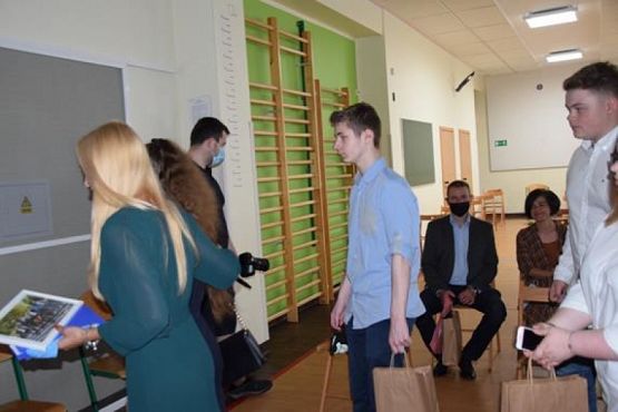  Grafika #78: Zakończenie roku szkolnego 2019/2020 oraz pożegnanie absolwentów grafika