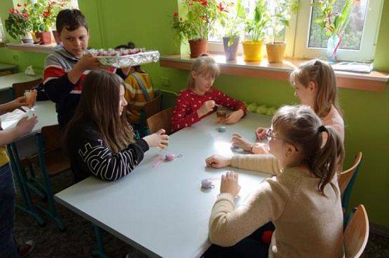  Grafika #2: DZIEŃ KOBIET W KLASIE 5 b grafika