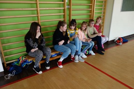  Grafika #3: DZIEŃ KOBIET W KLASIE 5 b grafika