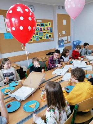  Grafika #1: Dzień Kobiet w 5a grafika