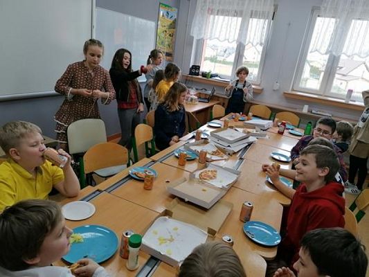  Grafika #3: Dzień Kobiet w 5a grafika