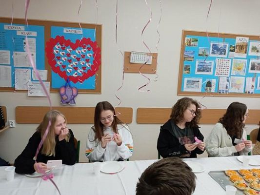  Grafika #0: Dzień Kobiet w 8a - fotorelacja grafika