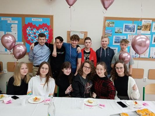  Grafika #1: Dzień Kobiet w 8a - fotorelacja grafika