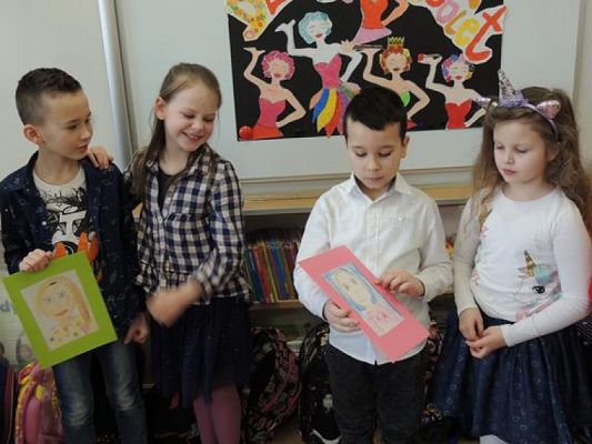  Grafika #5: Dzień Kobiet w klasie pierwszej - fotorelacja grafika