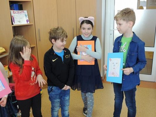  Grafika #12: Dzień Kobiet w klasie pierwszej - fotorelacja grafika