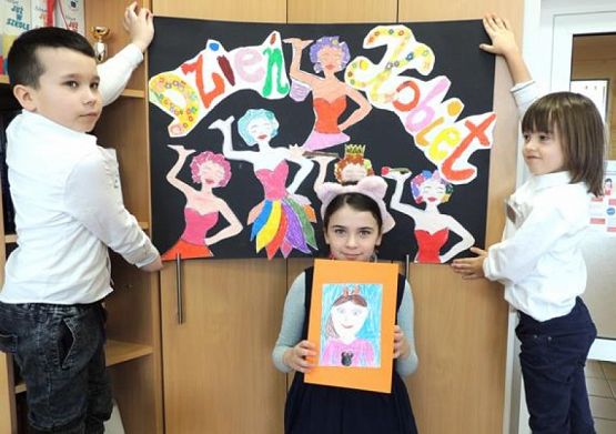  Grafika #16: Dzień Kobiet w klasie pierwszej - fotorelacja grafika