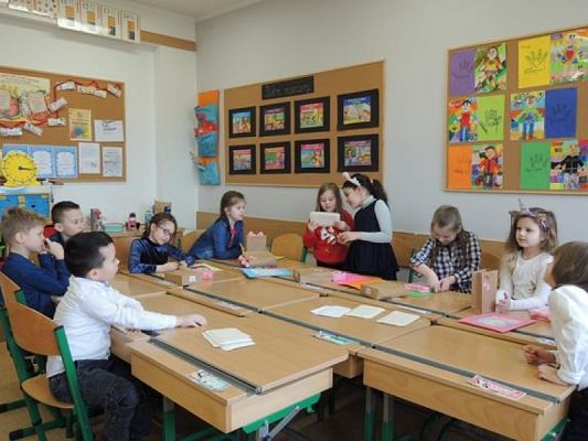  Grafika #19: Dzień Kobiet w klasie pierwszej - fotorelacja grafika