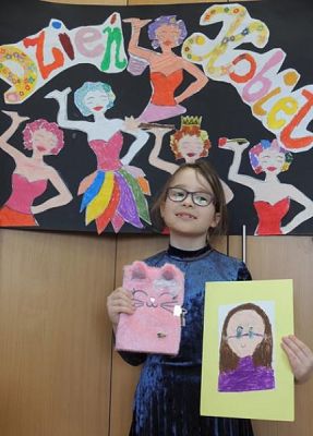  Grafika #21: Dzień Kobiet w klasie pierwszej - fotorelacja grafika