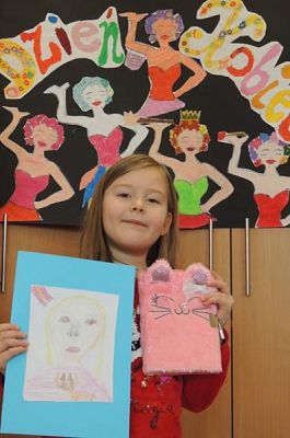  Grafika #22: Dzień Kobiet w klasie pierwszej - fotorelacja grafika