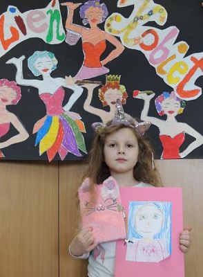  Grafika #25: Dzień Kobiet w klasie pierwszej - fotorelacja grafika