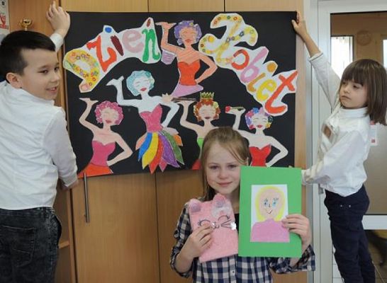  Grafika #26: Dzień Kobiet w klasie pierwszej - fotorelacja grafika